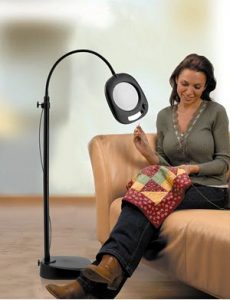 daylight lamp with magnifier